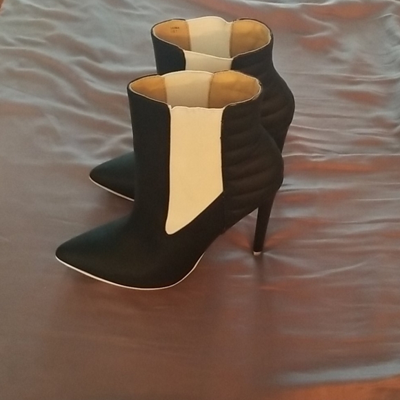 GX Gwen Steffani Booties, new in box - Picture 2 of 6